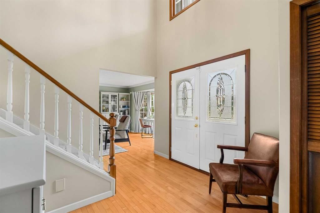 72 Woodacres Crescent SW, Calgary — photo 5 of 50
