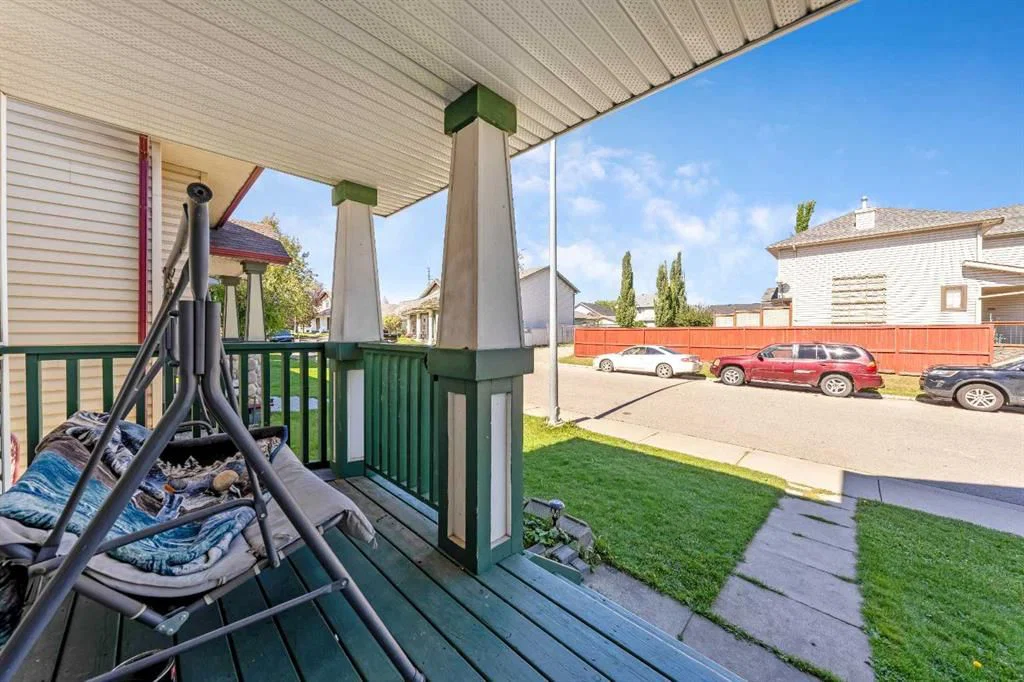 184 Erin Meadow Way SE, Calgary — photo 3 of 27
