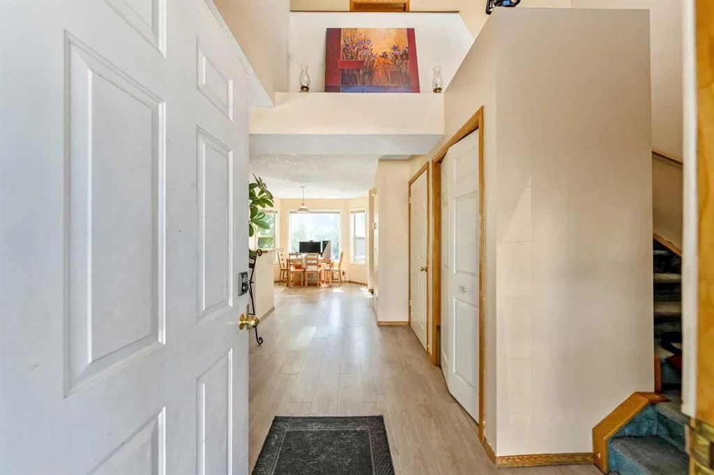 184 Erin Meadow Way SE, Calgary — photo 4 of 27