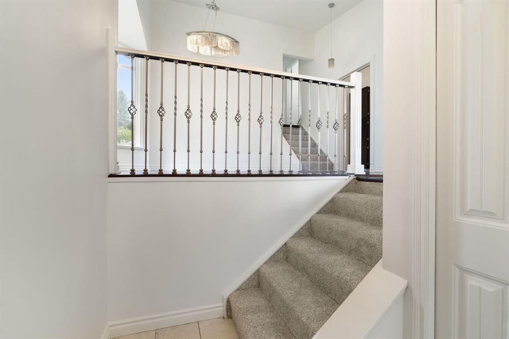 229 Macewan Glen Drive NW, Calgary — photo 5 of 48