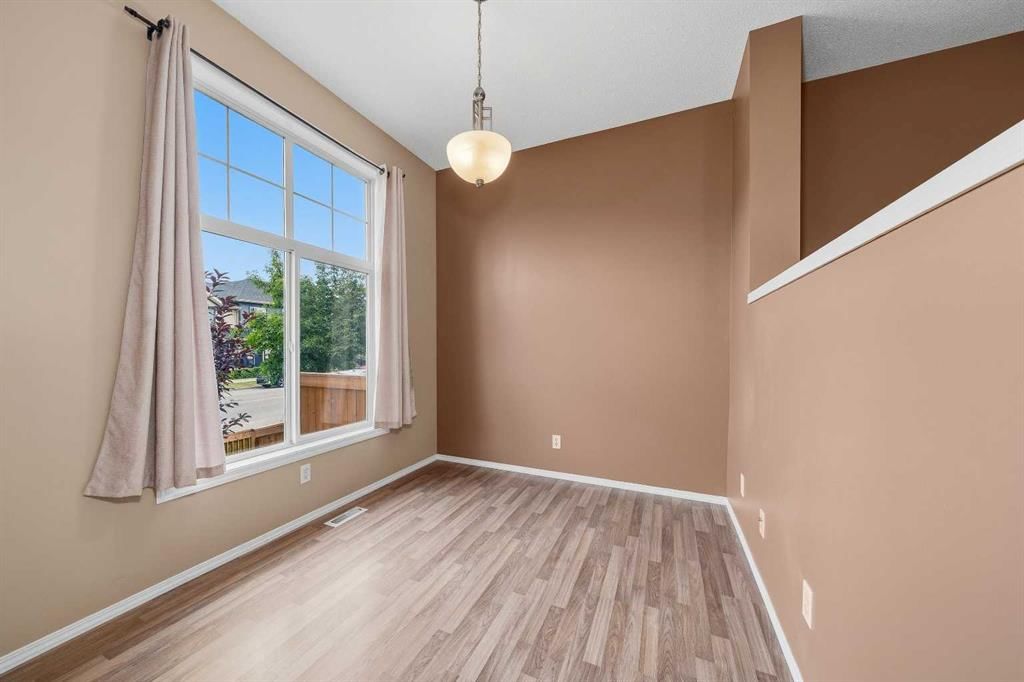 224 Mckenzie Towne Link SE, Calgary — photo 5 of 37