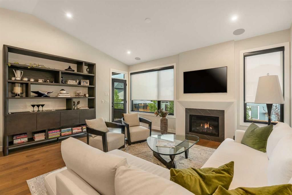 648 Shawnee Terrace SW, Calgary — photo 3 of 42