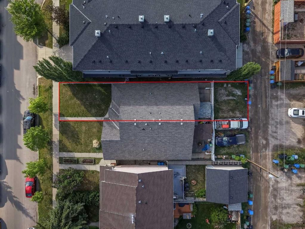 4736 17 Avenue NW, Calgary — photo 3 of 32