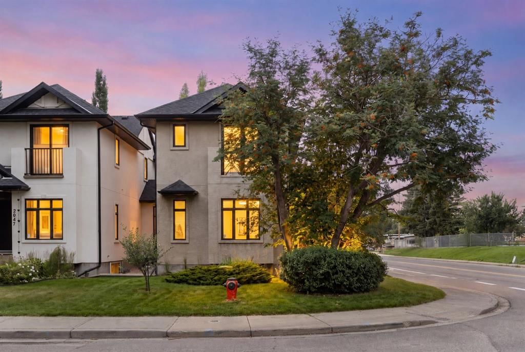5012 20 Street SW, Calgary — main listing photo