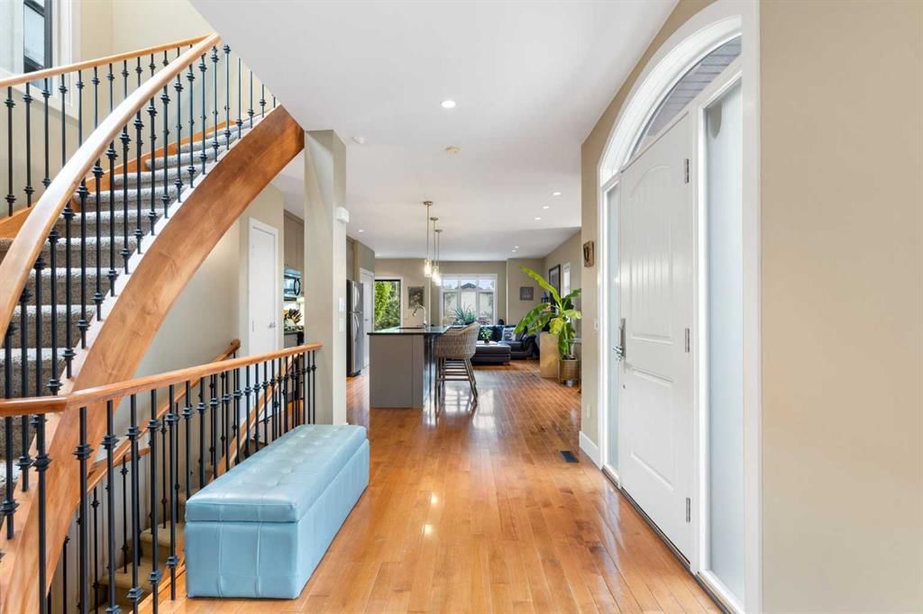 5012 20 Street SW, Calgary — photo 4 of 50