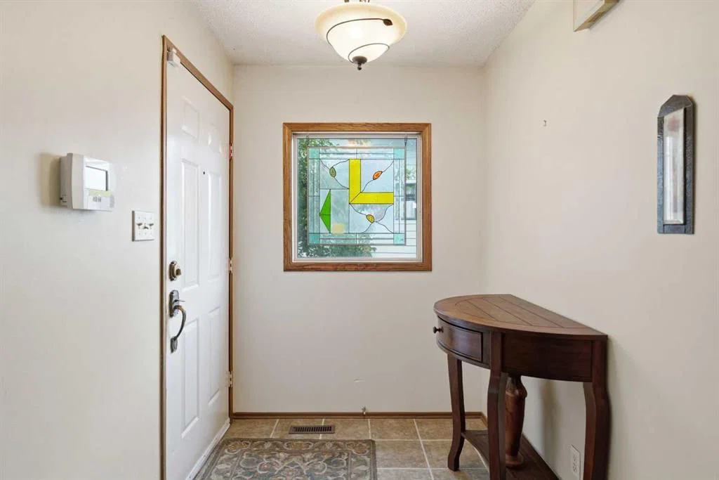 7 Glenport Road E, Cochrane — photo 3 of 34
