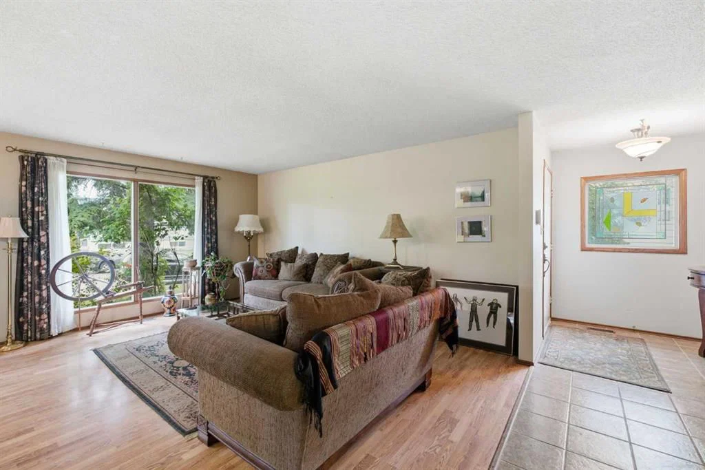 7 Glenport Road E, Cochrane — photo 5 of 34