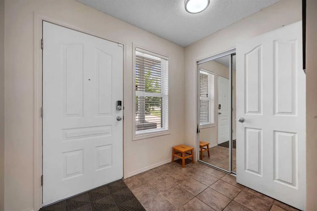 120 Rocky Vista Circle NW, Calgary — photo 3 of 33