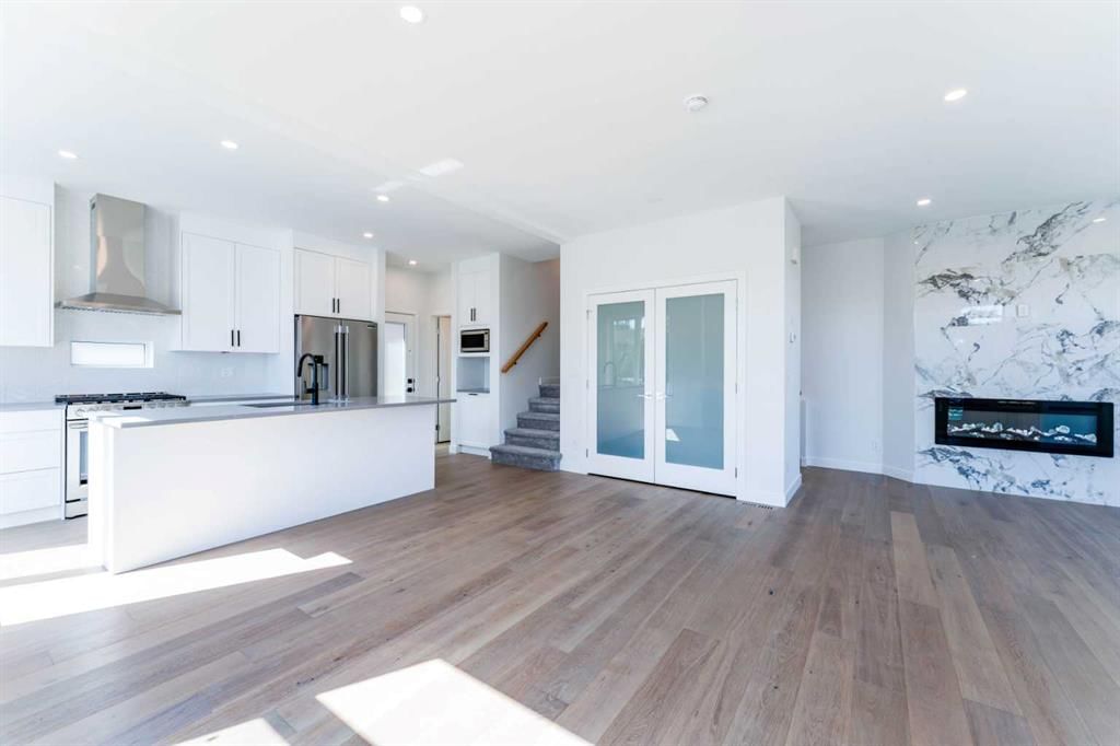 73 7 Street NE, Calgary — photo 4 of 41