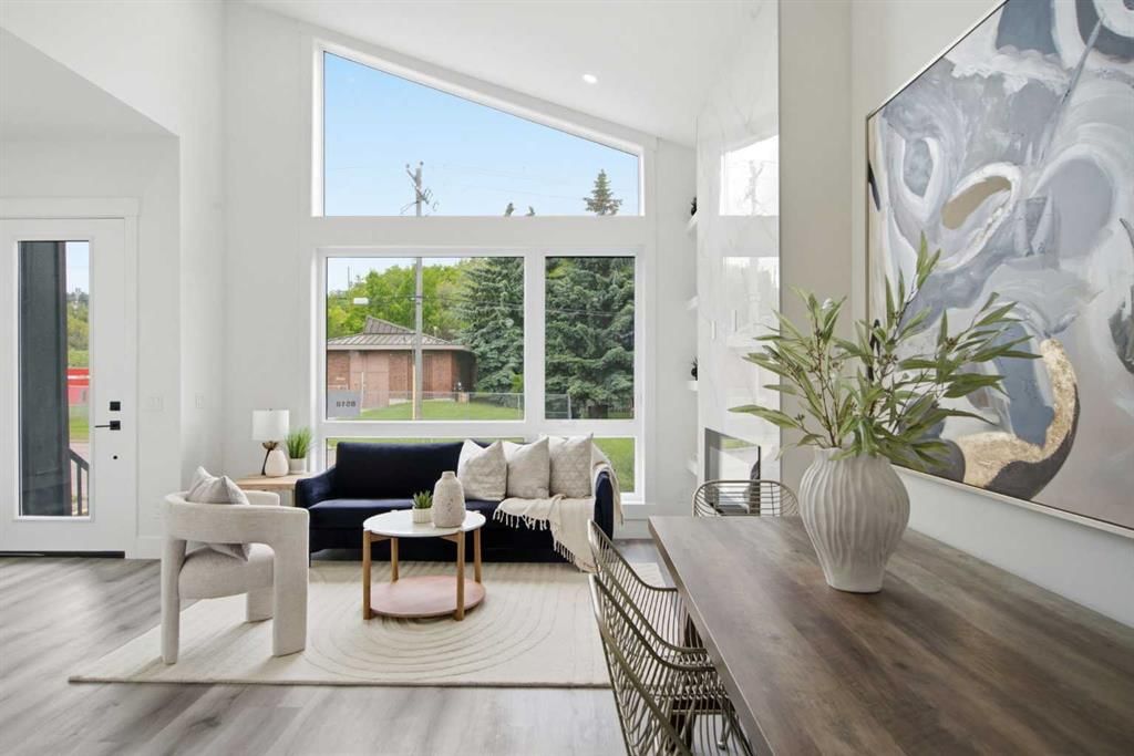 8518 33 Avenue NW, Calgary — photo 3 of 47