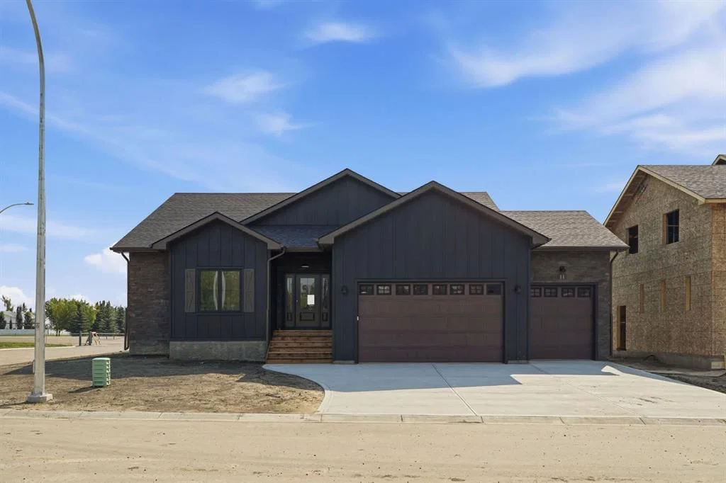 11 Lackner Road, Carstairs — photo 2 of 43
