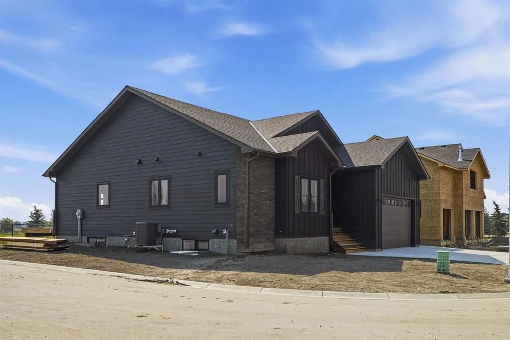 11 Lackner Road, Carstairs — photo 3 of 43
