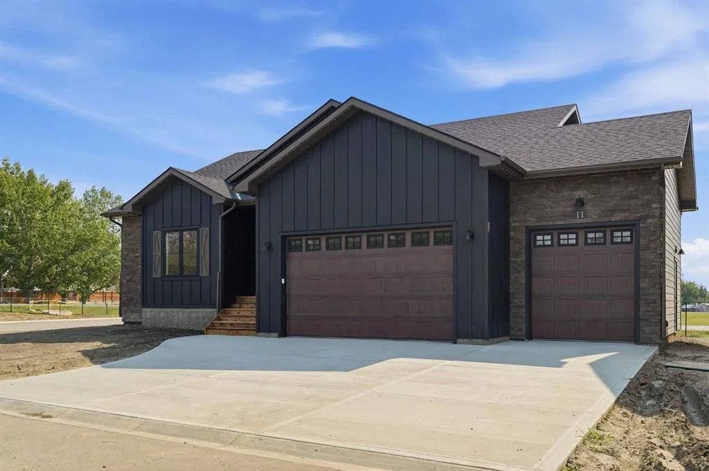 11 Lackner Road, Carstairs — photo 4 of 43