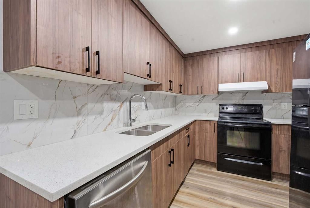 212 Panatella Drive NW, Calgary — photo 4 of 48