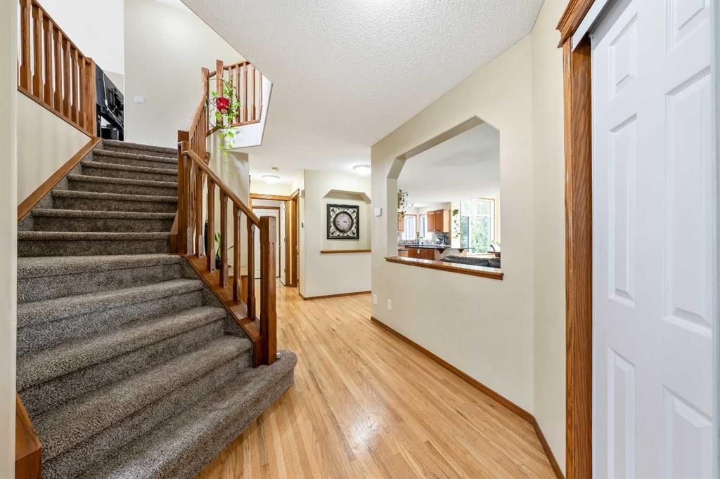 2357 Fairways Circle NW, Airdrie — photo 3 of 50