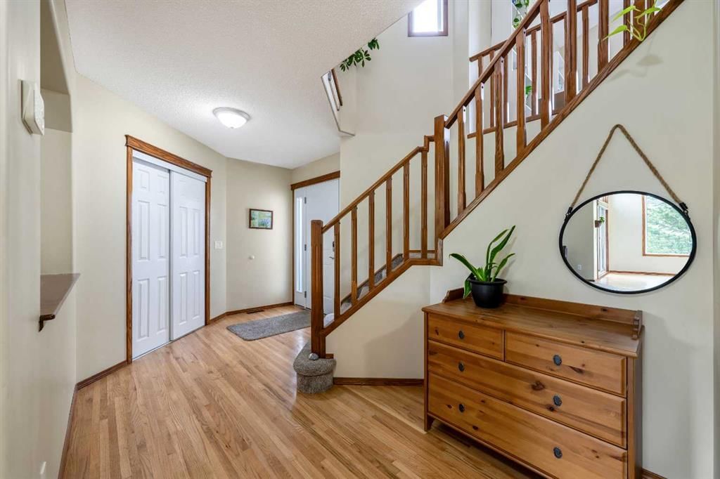 2357 Fairways Circle NW, Airdrie — photo 4 of 50