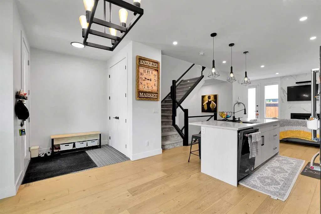2106 6 Street NW, Calgary — photo 5 of 25