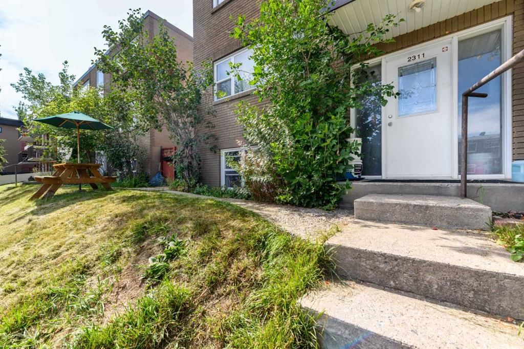 1, 2311 17A Street SW, Calgary — photo 2 of 27
