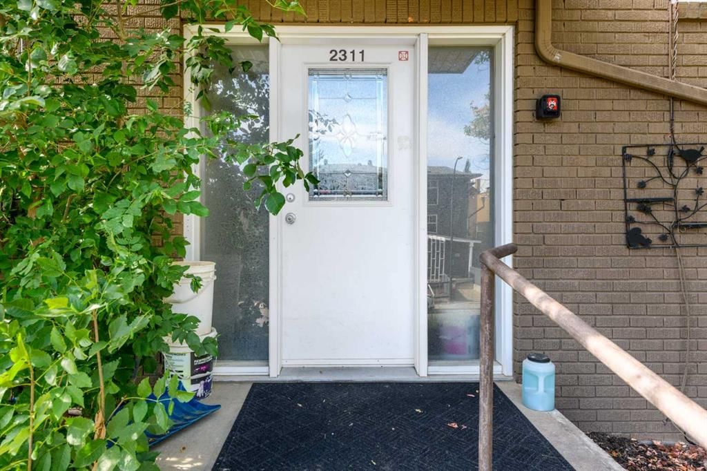 1, 2311 17A Street SW, Calgary — photo 3 of 27