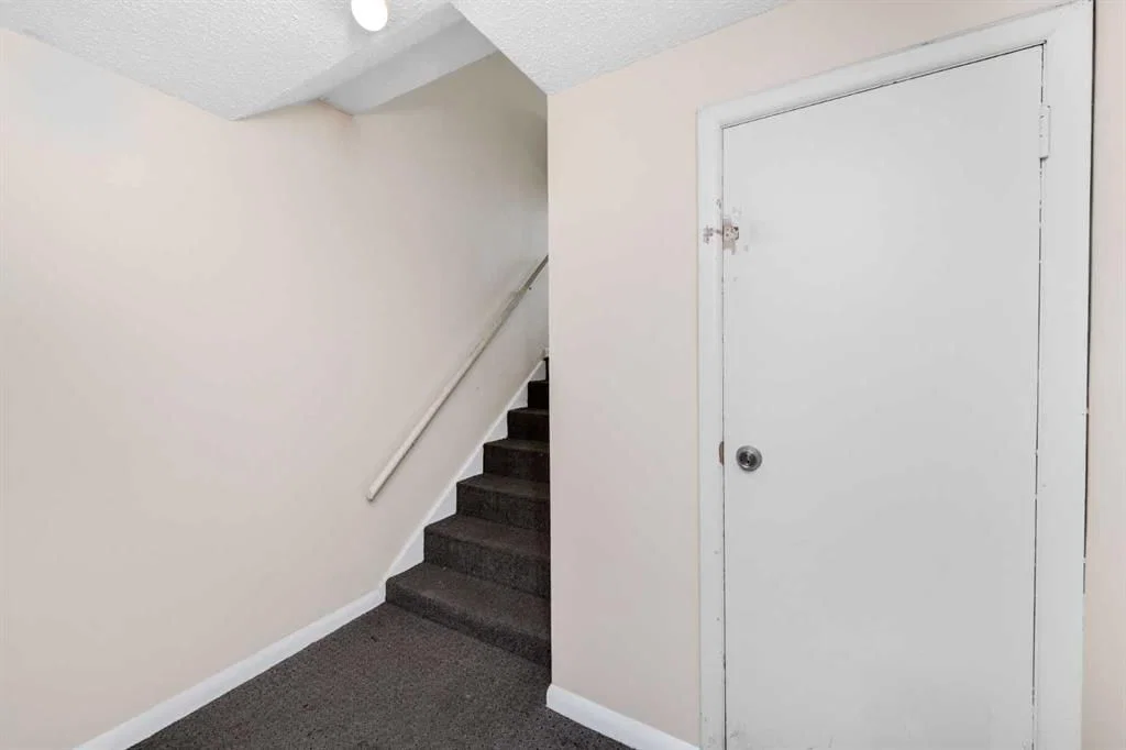 1, 2311 17A Street SW, Calgary — photo 4 of 27