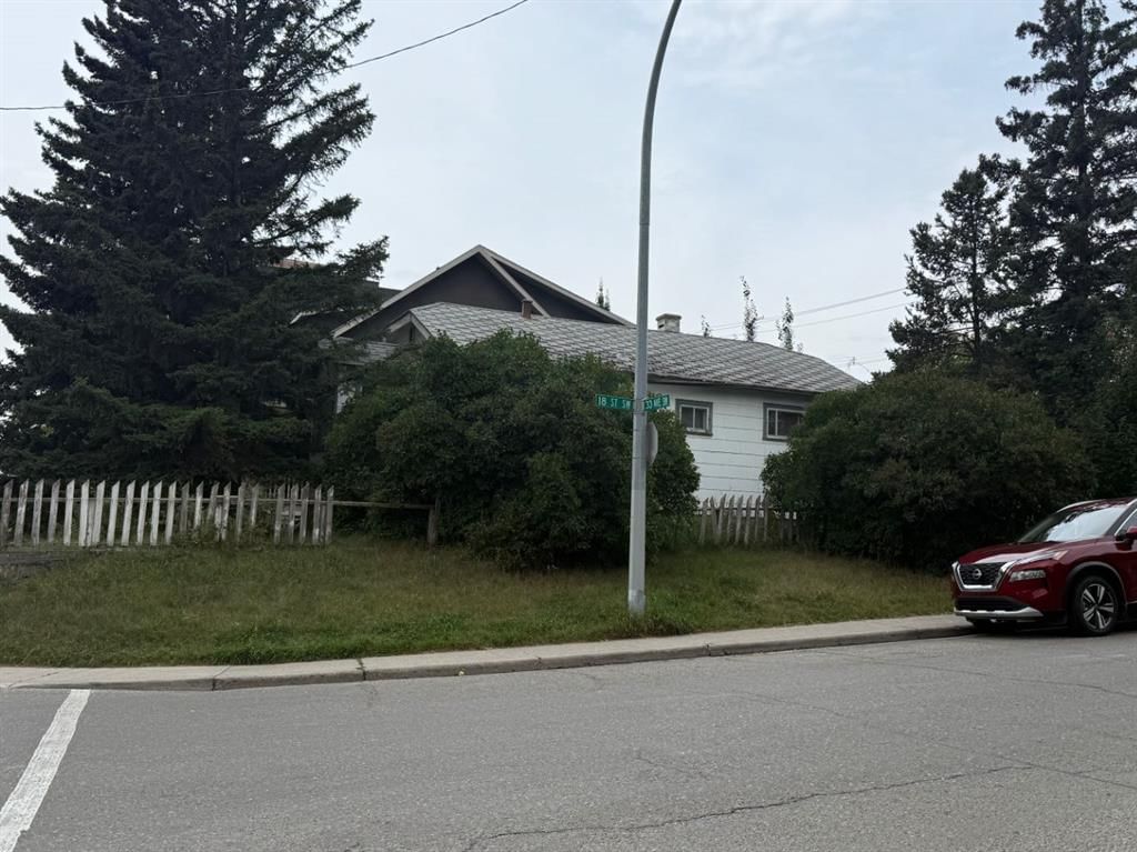 1902 33 Avenue SW, Calgary — photo 2 of 6