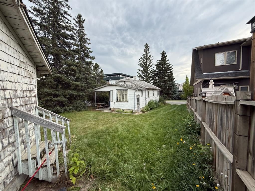 1902 33 Avenue SW, Calgary — photo 5 of 6