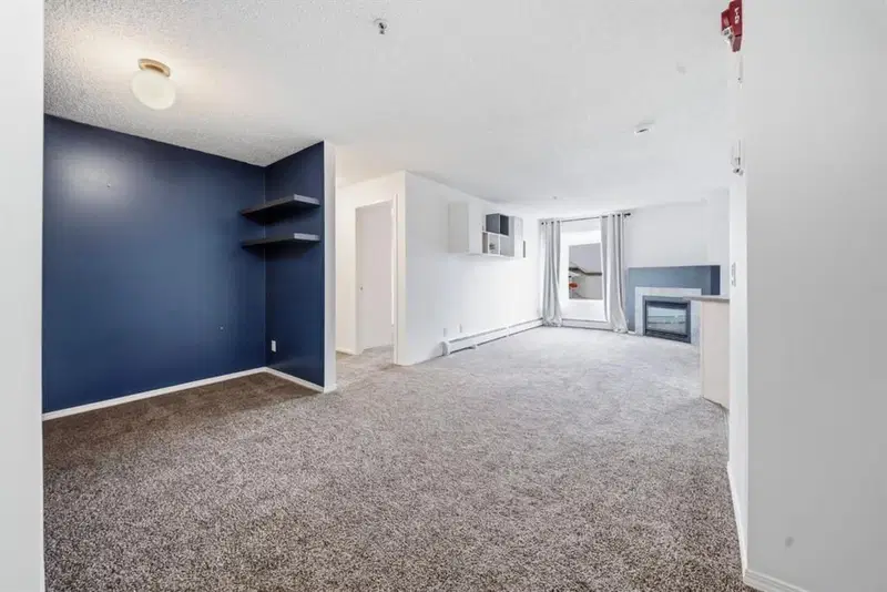 208, 3208 Valleyview Park SE, Calgary — photo 3 of 26