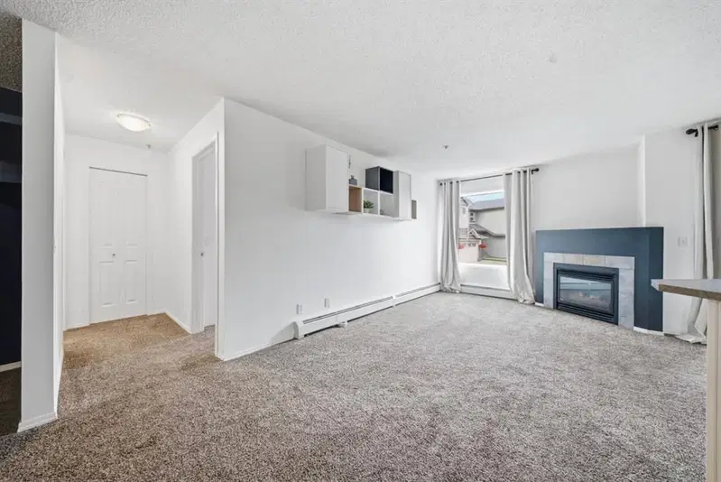 208, 3208 Valleyview Park SE, Calgary — photo 4 of 26