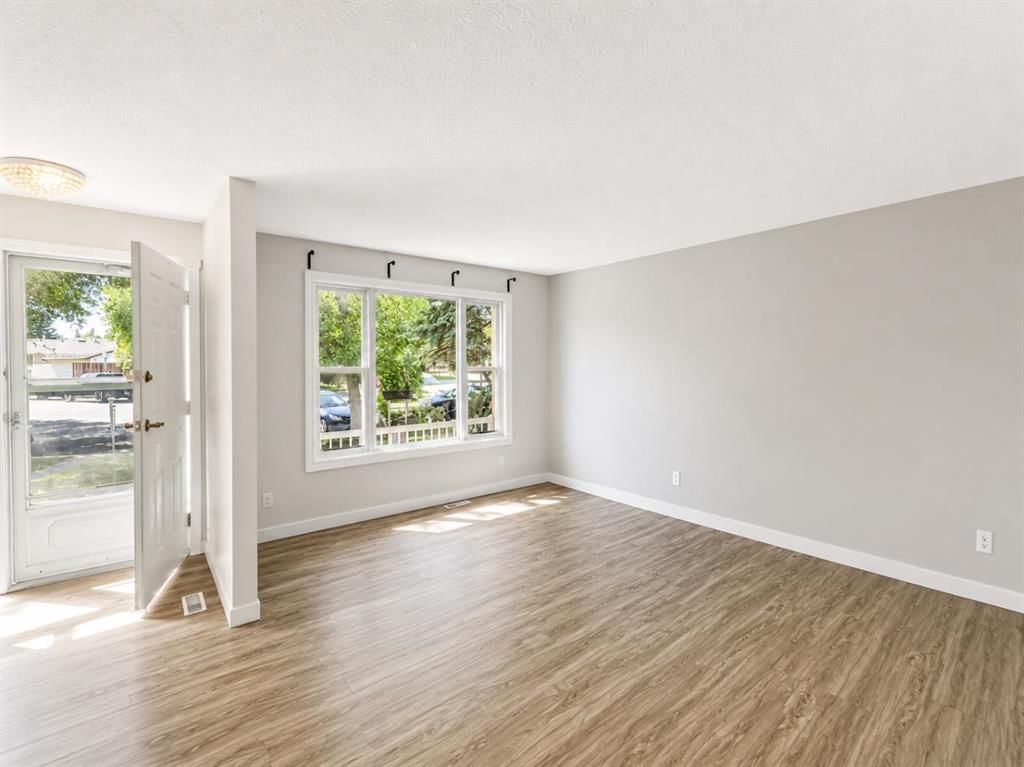 252 Templeview Way NE, Calgary — photo 3 of 27