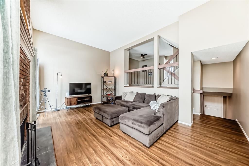 407 Point Mckay Garden NW, Calgary — photo 4 of 38