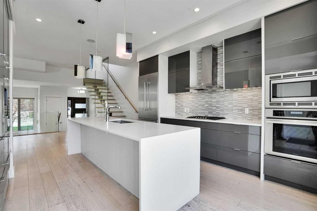 2505 21 Street SW, Calgary — main listing photo