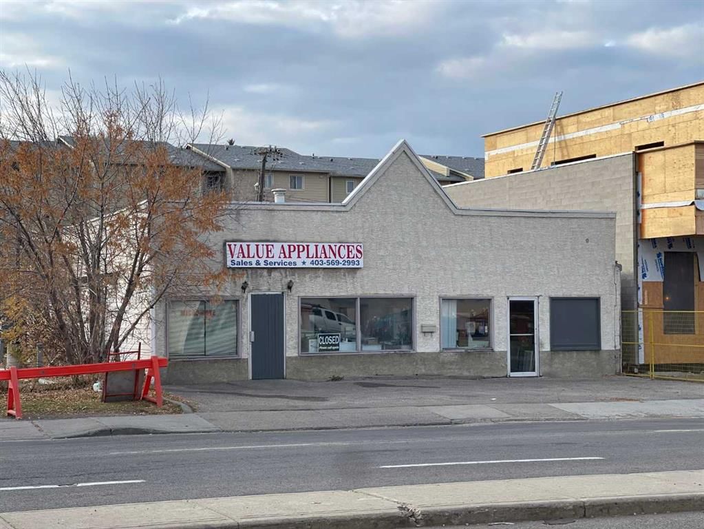 1721 36 Street SE, Calgary — photo 2 of 7