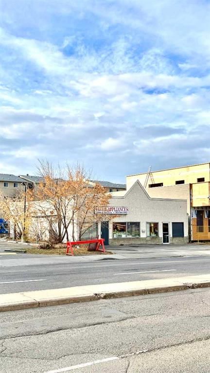 1721 36 Street SE, Calgary — photo 3 of 7