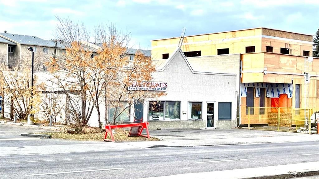 1721 36 Street SE, Calgary — photo 4 of 7