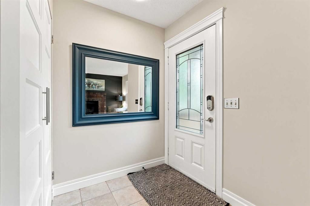 972 Riverbend Drive SE, Calgary — photo 4 of 35
