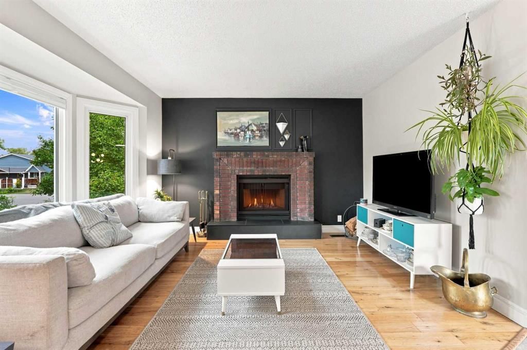 972 Riverbend Drive SE, Calgary — photo 5 of 35