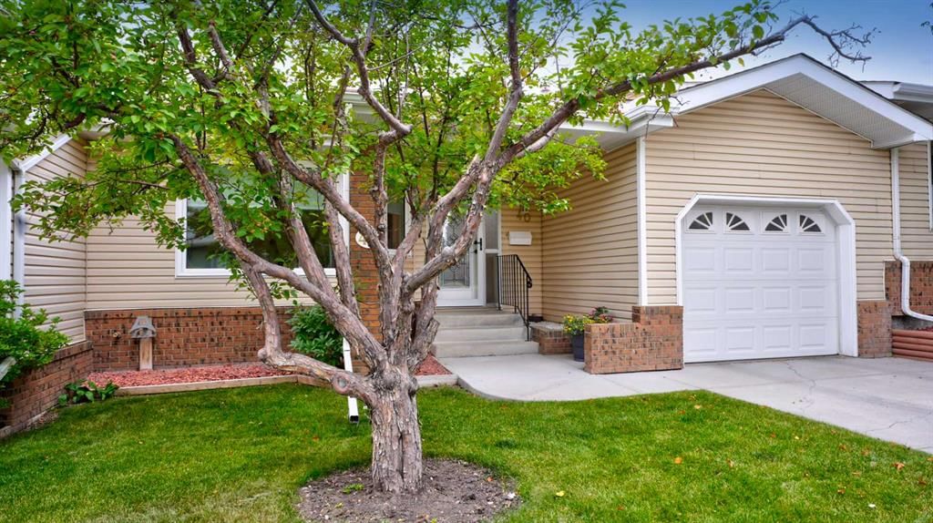 40 Vandoos Villas NW, Calgary — main listing photo