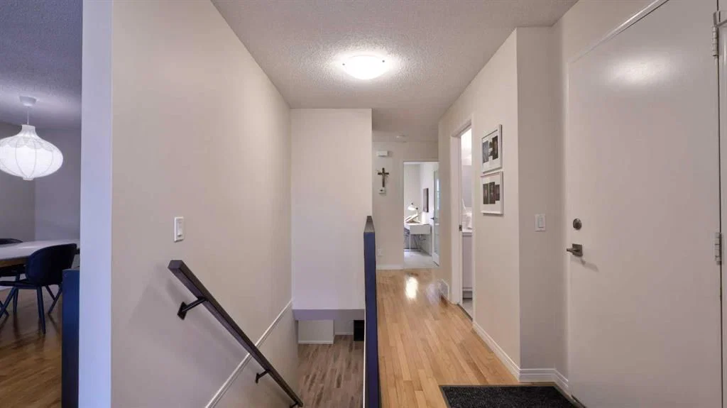 40 Vandoos Villas NW, Calgary — photo 4 of 43