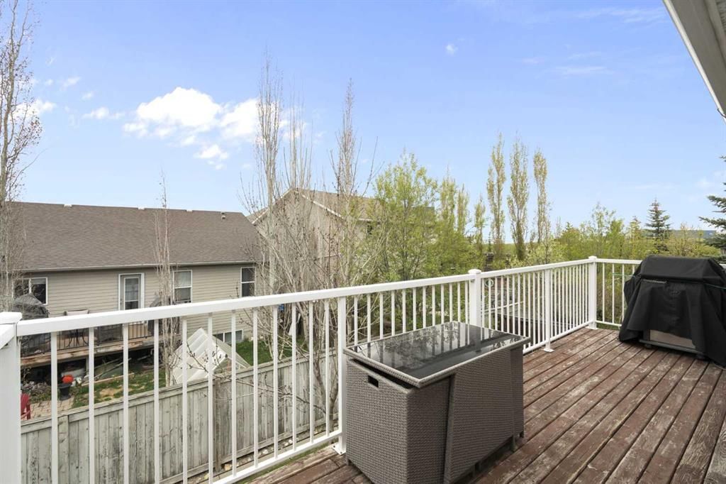 57 Thornfield Close SE, Airdrie — photo 4 of 47