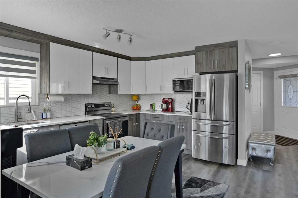 254 Hidden Spring Mews NW, Calgary — photo 4 of 41