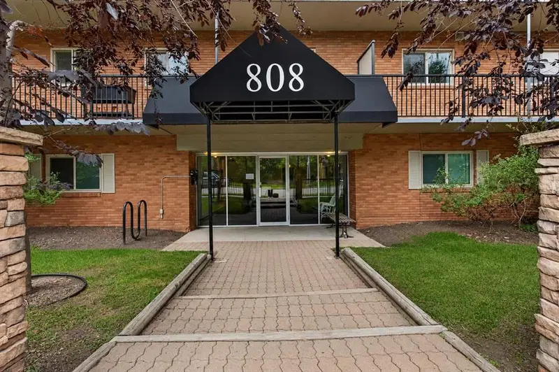205, 808 Royal Avenue SW, Calgary — main listing photo