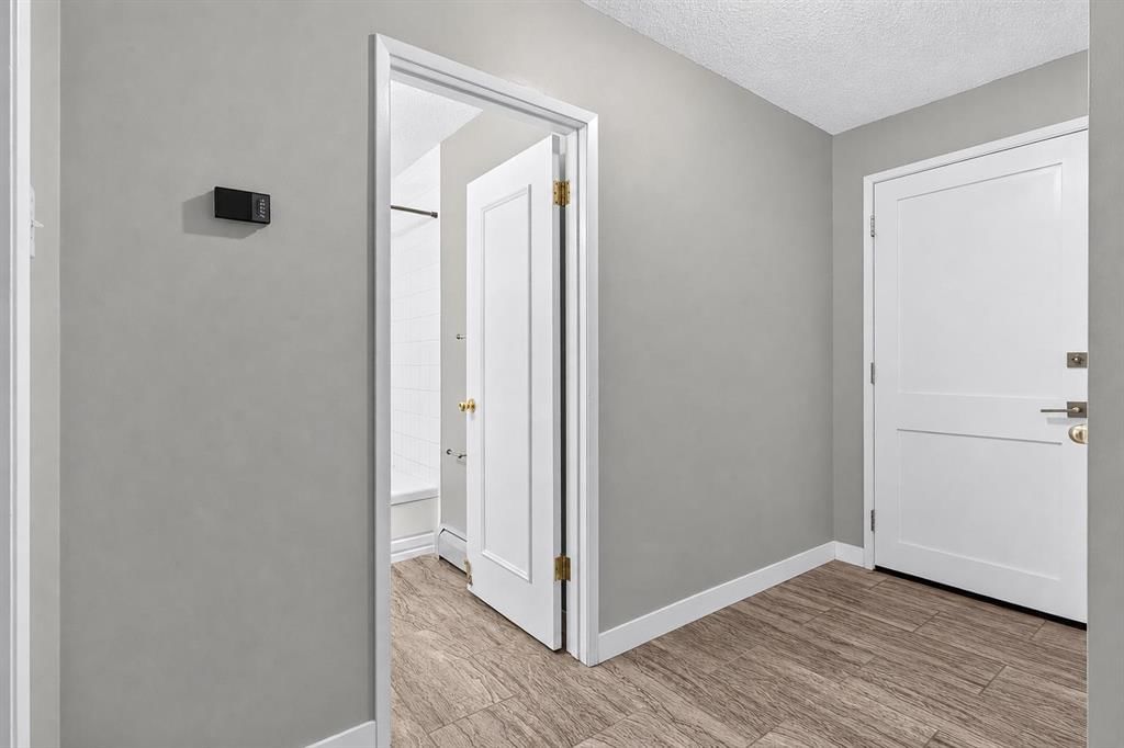 205, 808 Royal Avenue SW, Calgary — photo 5 of 28