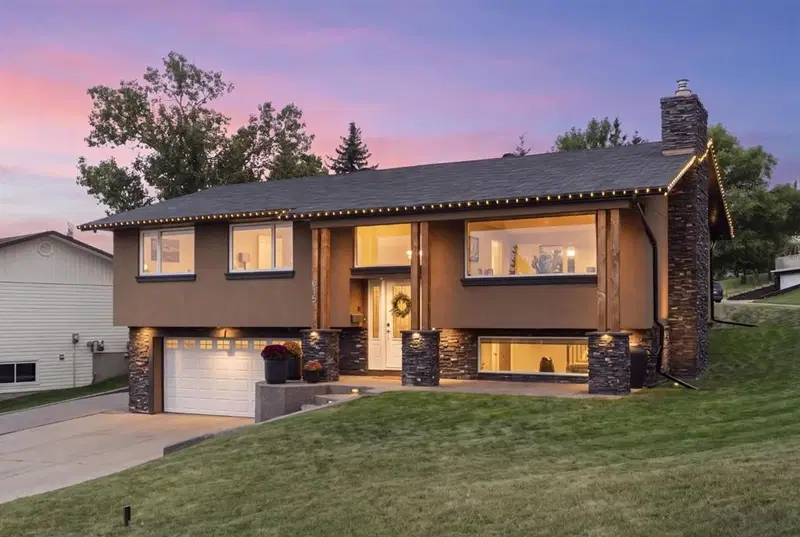 615 63 Avenue NW, Calgary — main listing photo
