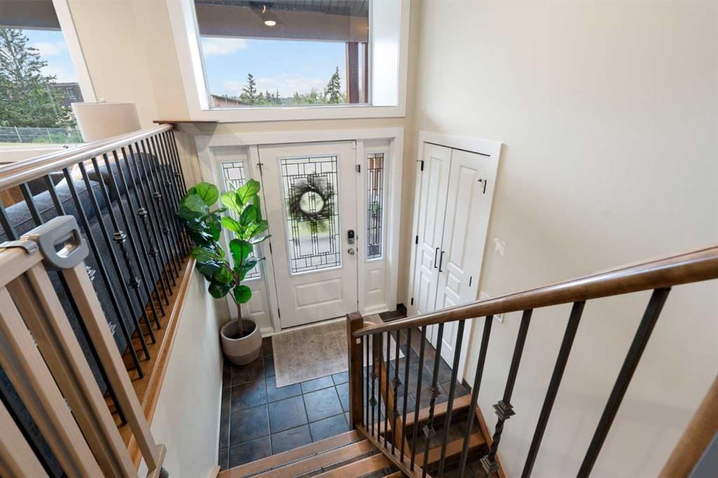 615 63 Avenue NW, Calgary — photo 3 of 49