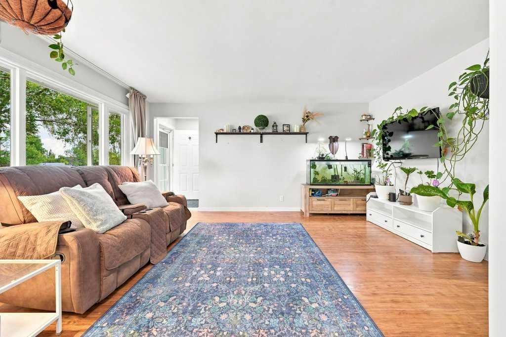 98 Huntwick Way NE, Calgary — photo 4 of 40