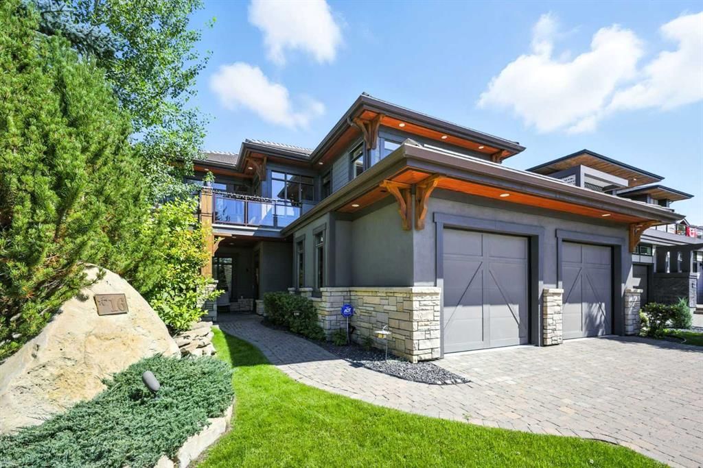 16 Spring Valley Lane SW, Calgary — photo 2 of 50