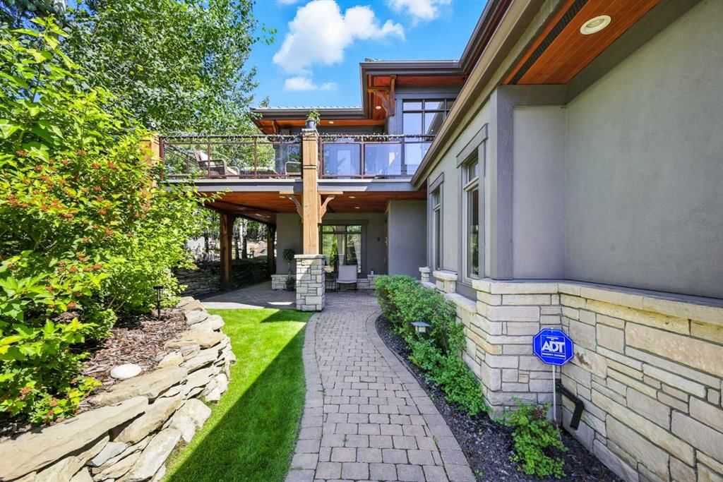 16 Spring Valley Lane SW, Calgary — photo 3 of 50