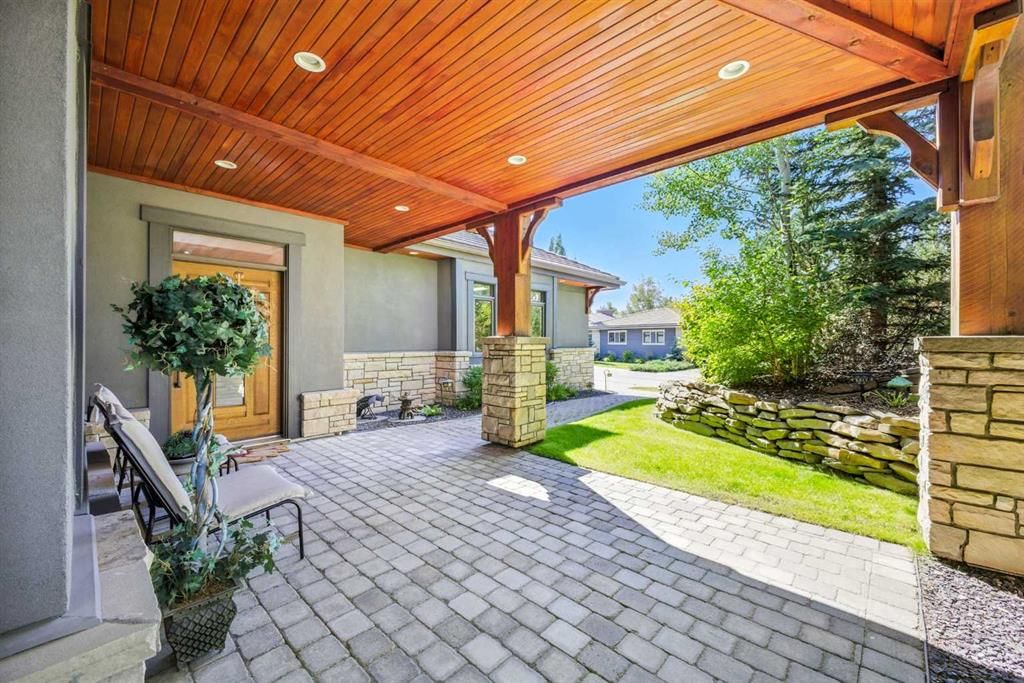 16 Spring Valley Lane SW, Calgary — photo 4 of 50