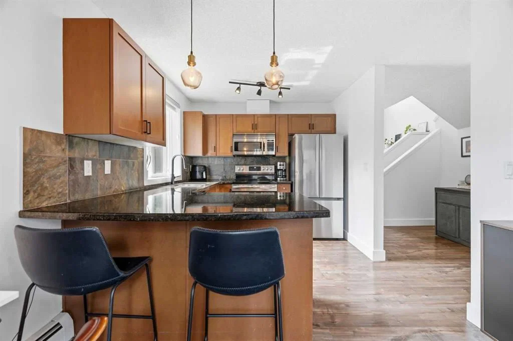 7, 219 Village Terrace SW, Calgary — photo 5 of 37