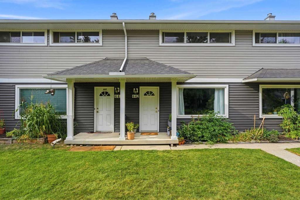 442 Regal Park NE, Calgary — photo 2 of 27